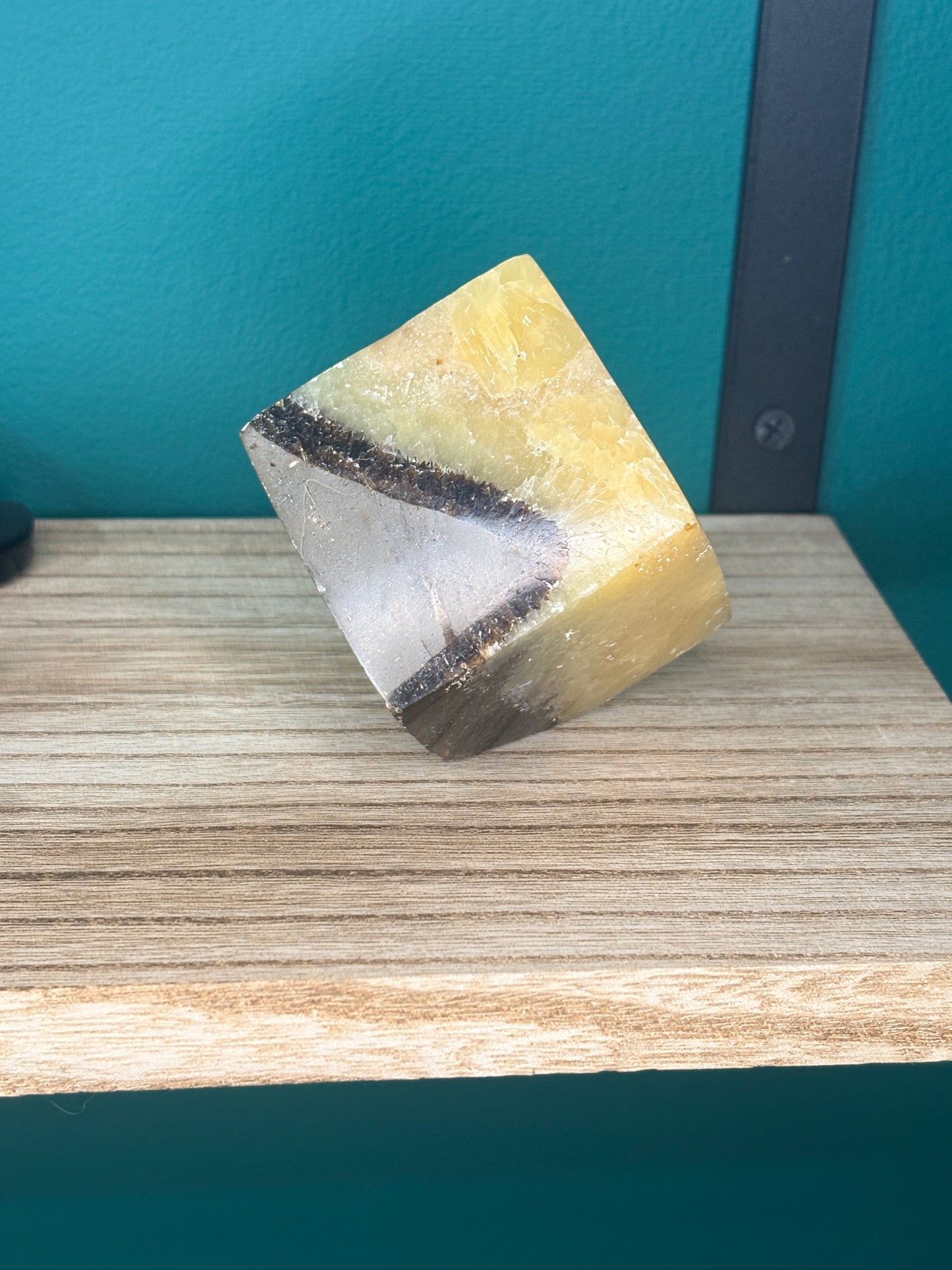 Septarian floating cube 🌕
