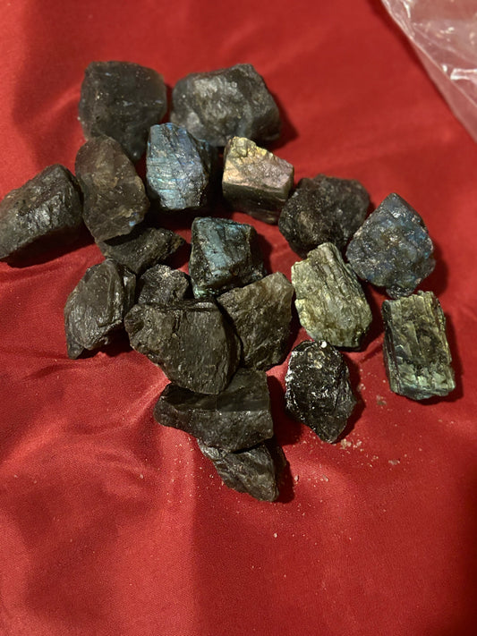 Raw piece of labradorite 🌙(CLEARANCE)