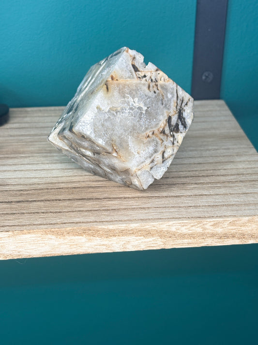 Druzy quarts floating cube 🌕