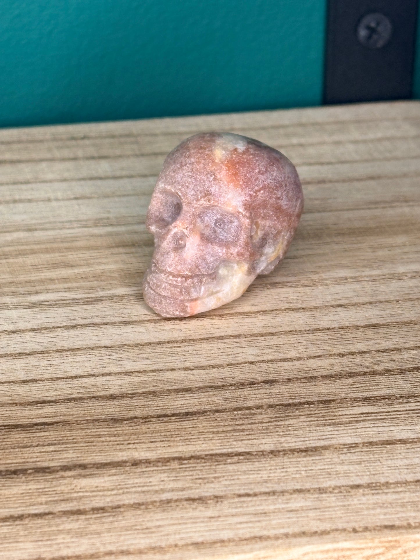 Small skull carving🌕 (pick your stone)