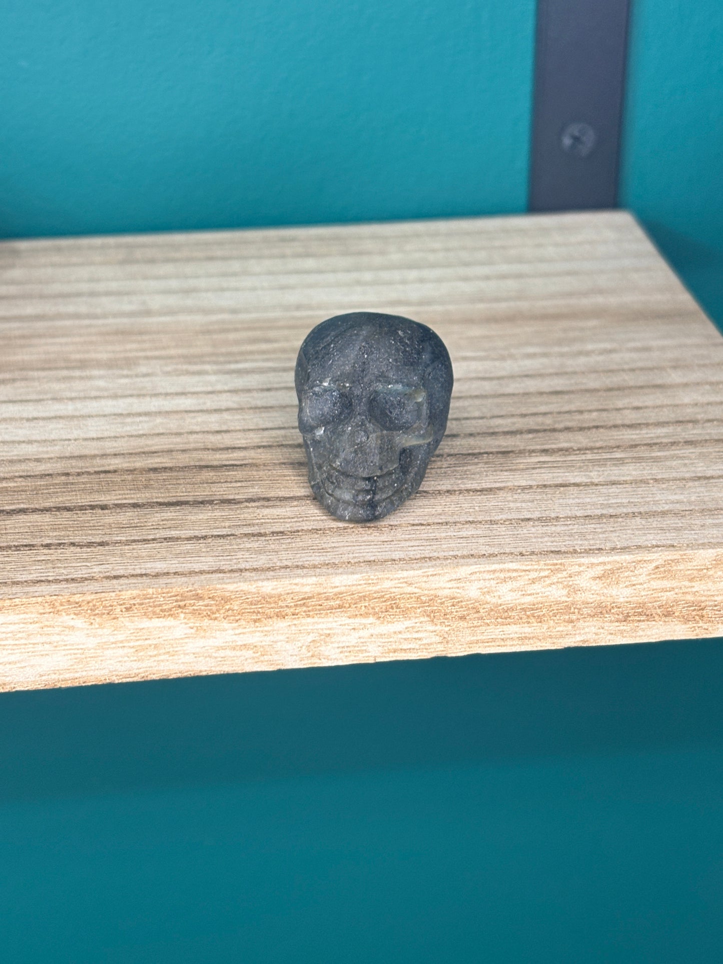 Small skull carving🌕 (pick your stone)