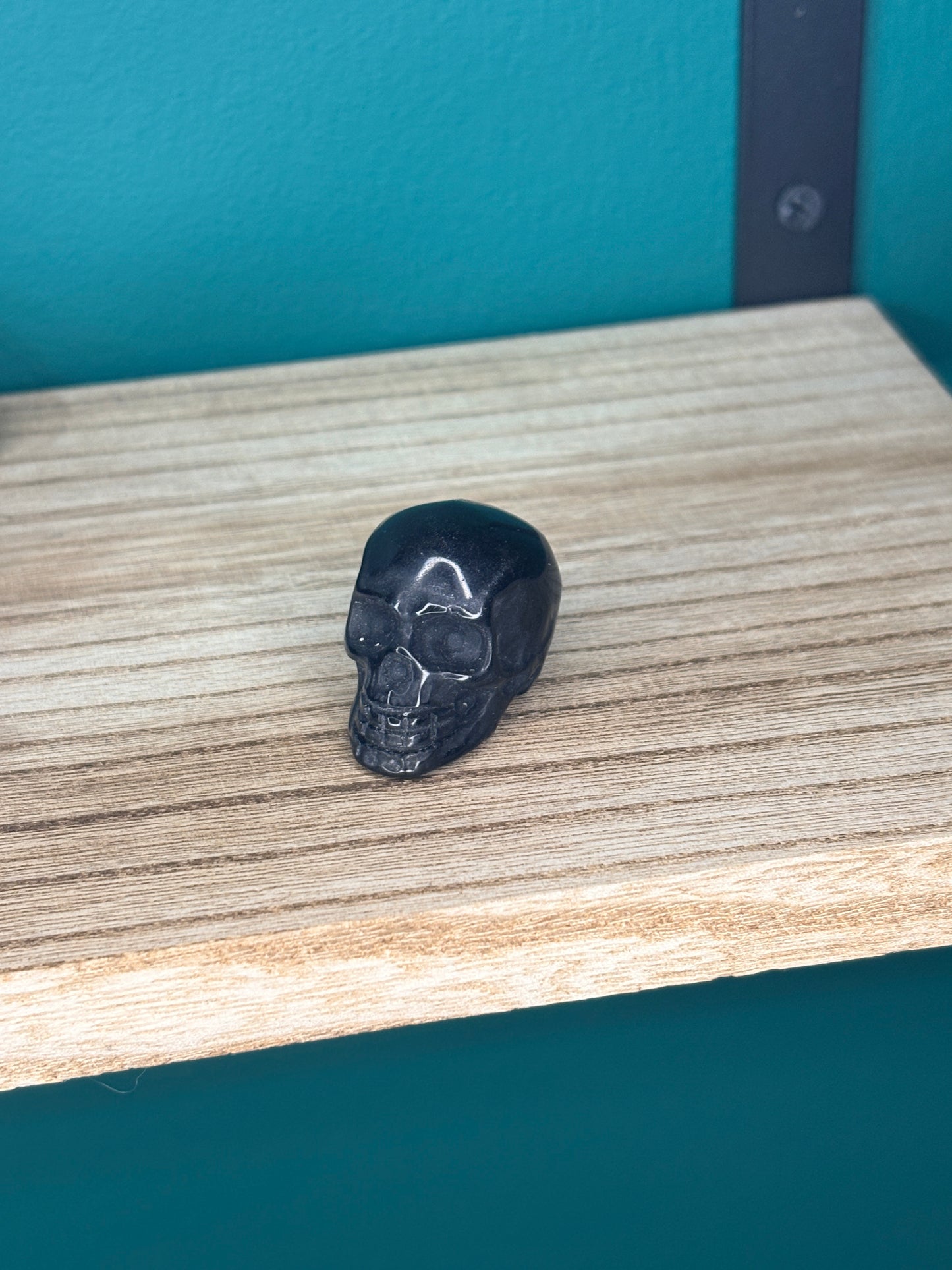 Small skull carving🌕 (pick your stone)