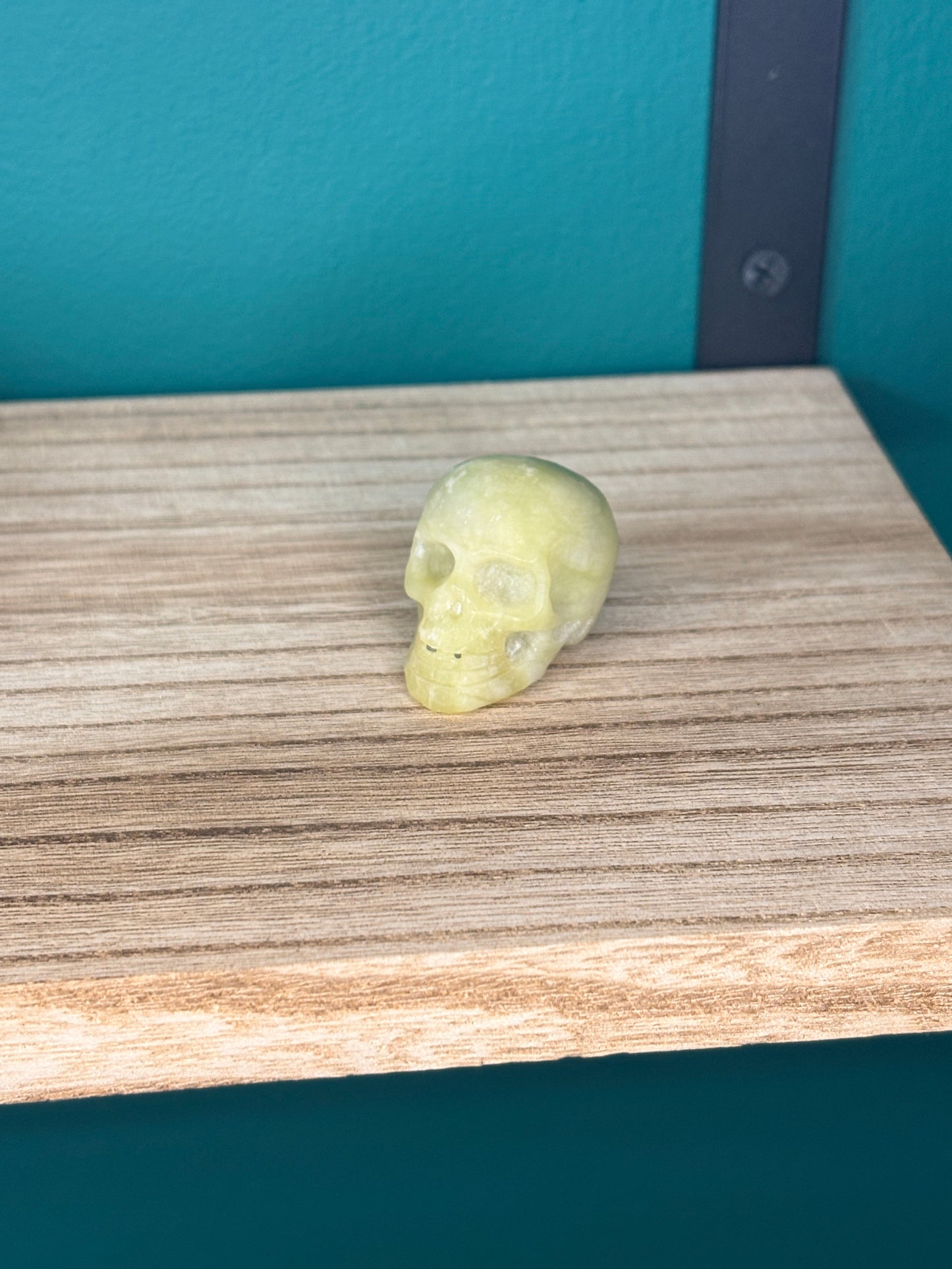 Small skull carving🌕 (pick your stone)