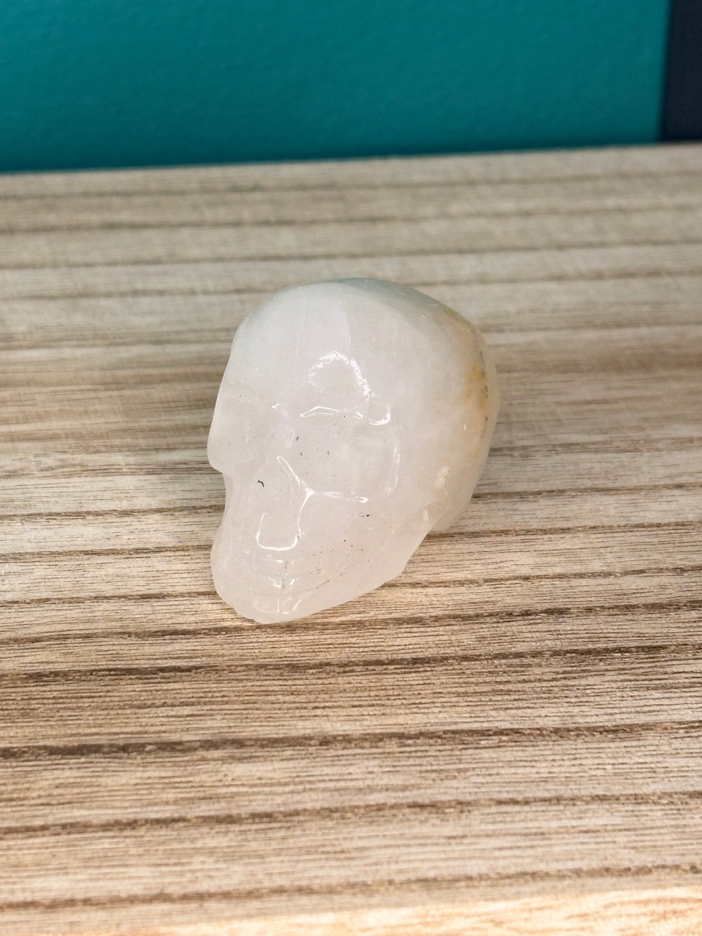 Small skull carving🌕 (pick your stone)