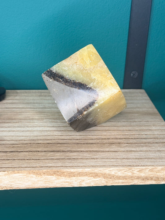 Septarian floating cube 🌕
