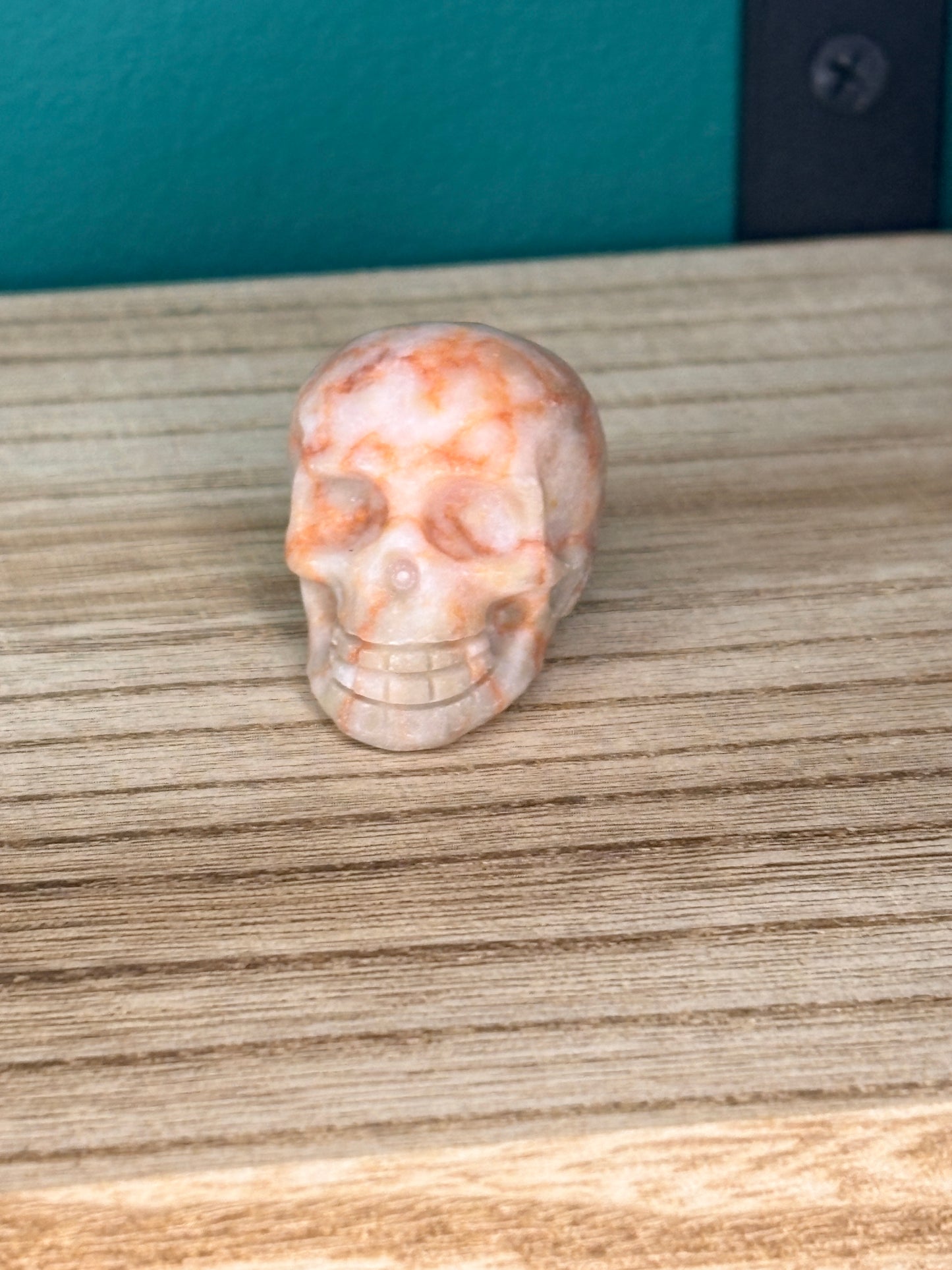 Small skull carving🌕 (pick your stone)