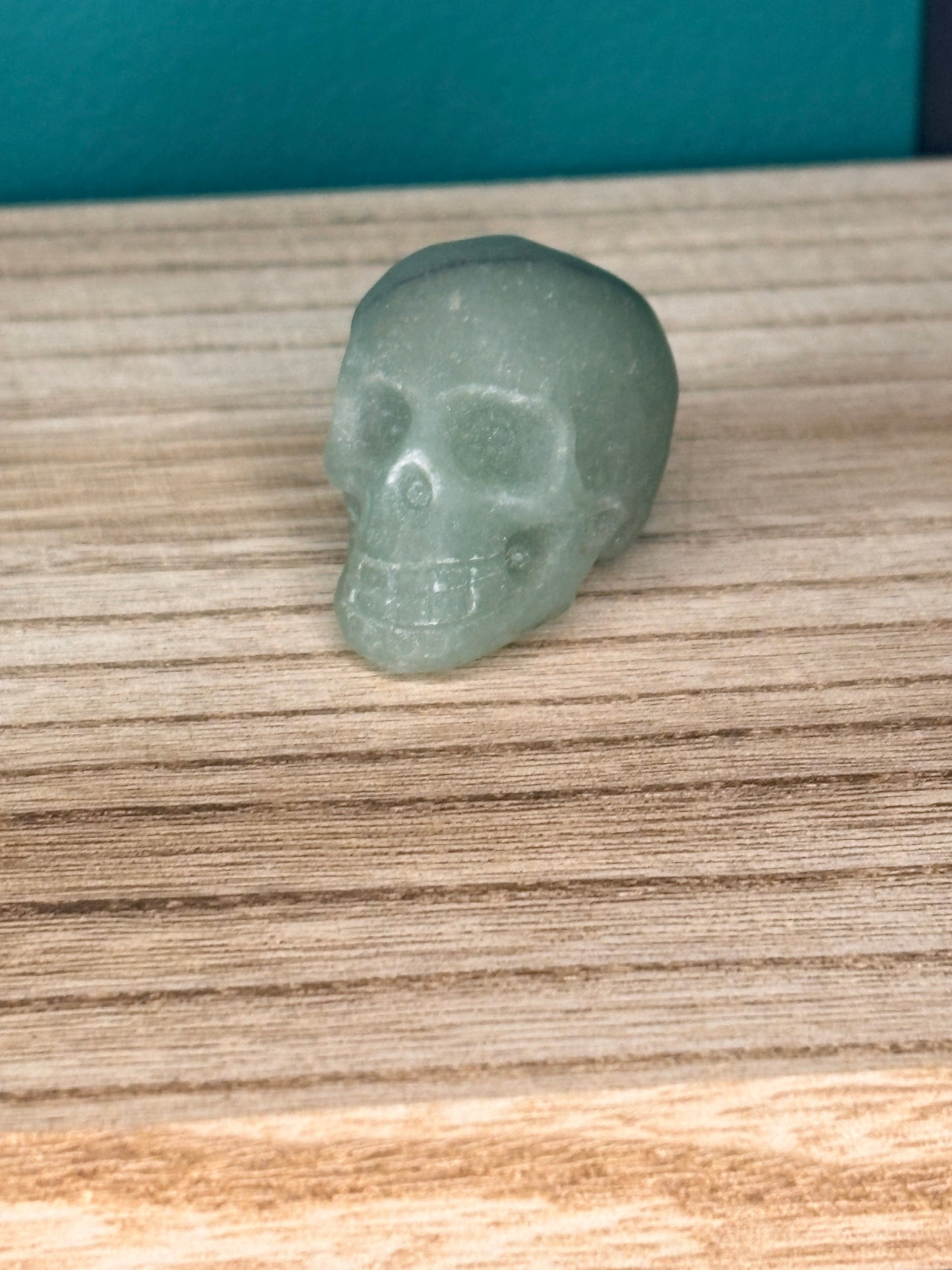 Small skull carving🌕 (pick your stone)