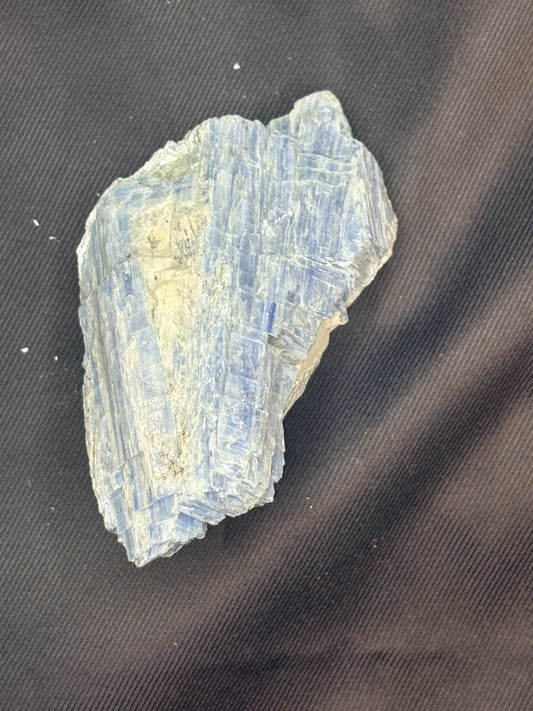 Blue kyanite raw specimen🥂